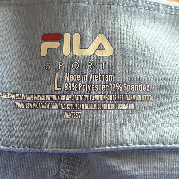 Fila jacket, zippered front, zippered side pockets, sleeve cuffs with thumb hole - Picture 12 of 12